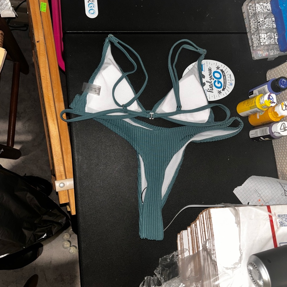 Bathing suits - Picture 3 of 4